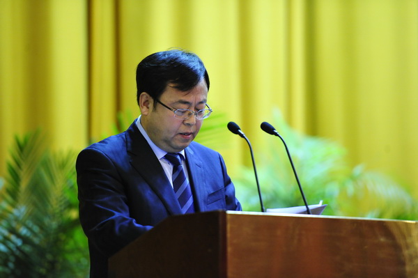 华洋副会长作《大连市律师协会2013年度会费使用情况报告》 华洋副会长作《大连市律师协会2013年度会费使用情况报告》